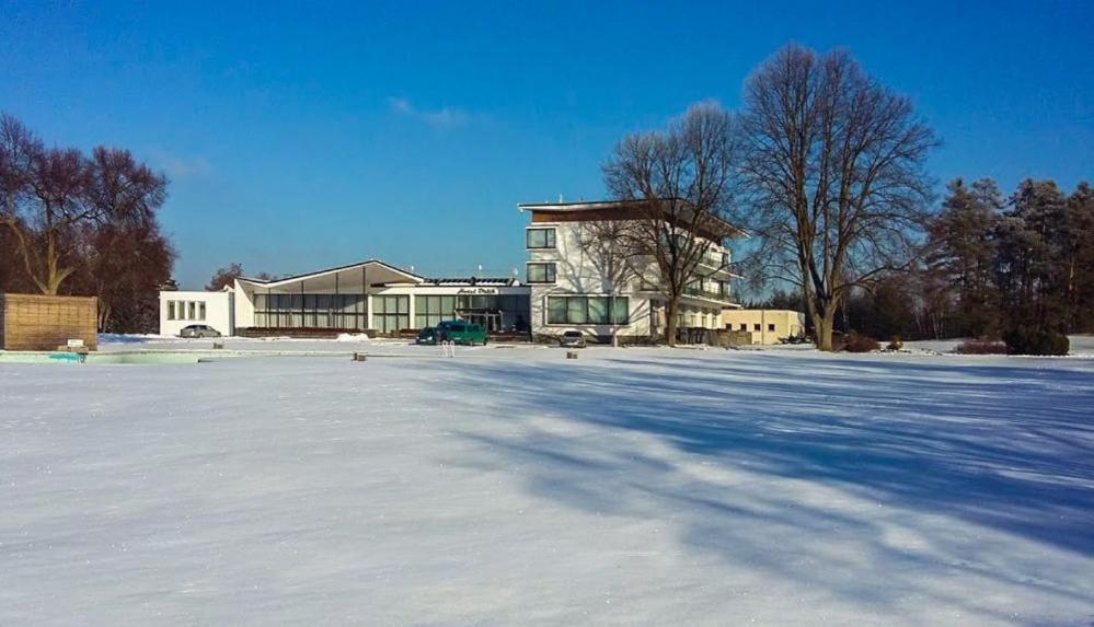 Vilas & Wellness Resort Orlik Kozarovice エクステリア 写真